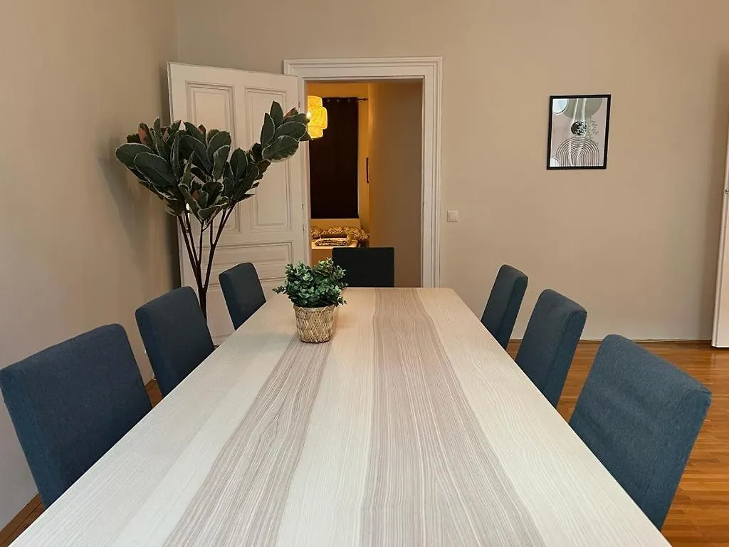 90 M2 Stylish Apartment فيينا النمسا