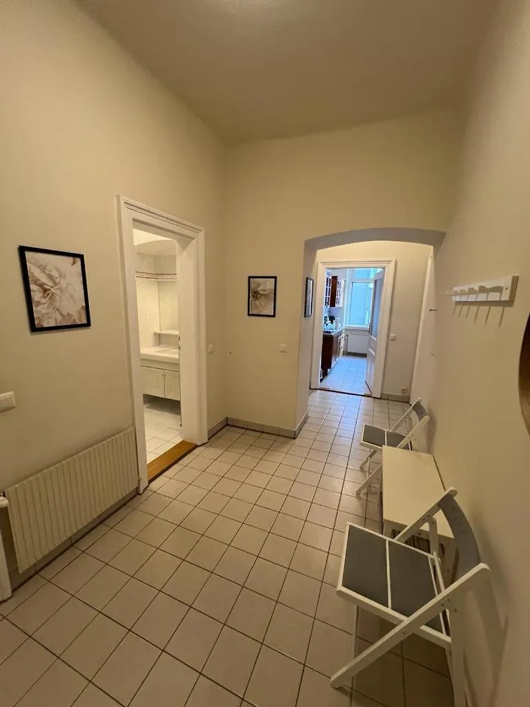 90 M2 Stylish Apartment فيينا النمسا