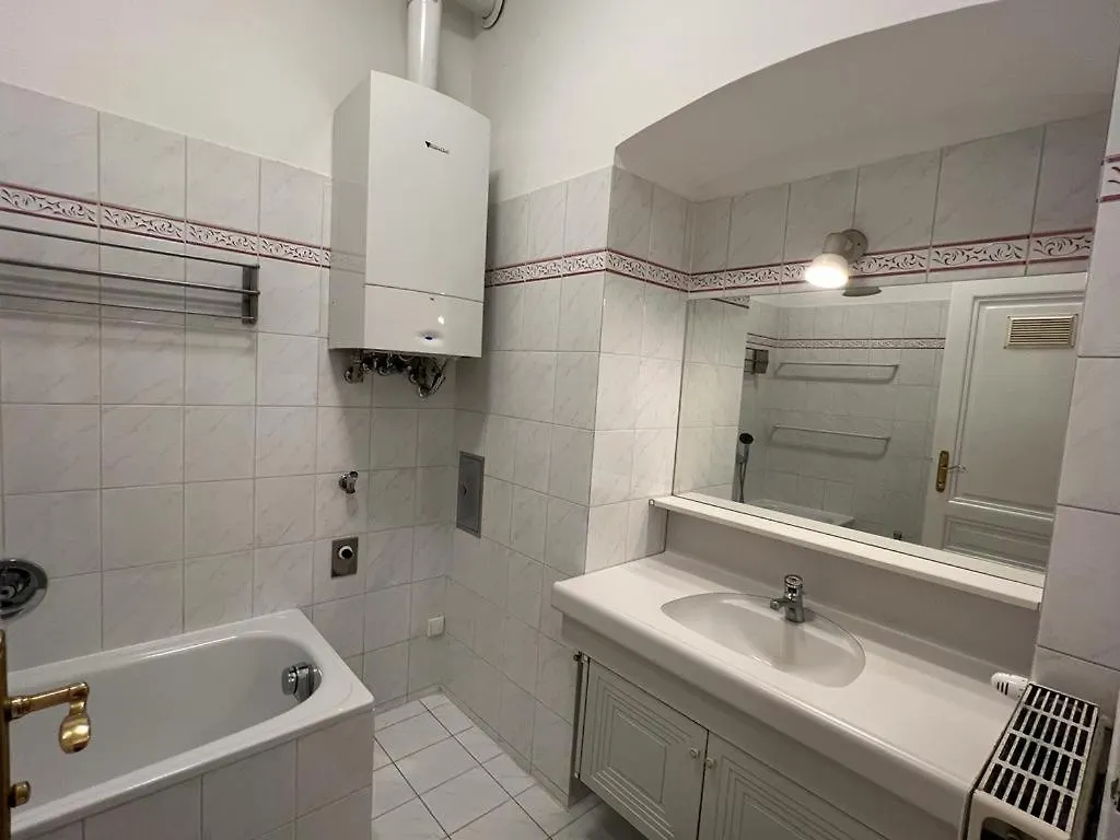 90 M2 Stylish Apartment فيينا النمسا
